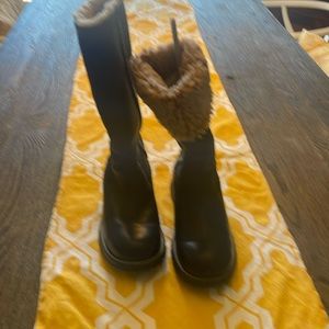 Uggs brown boots size 7